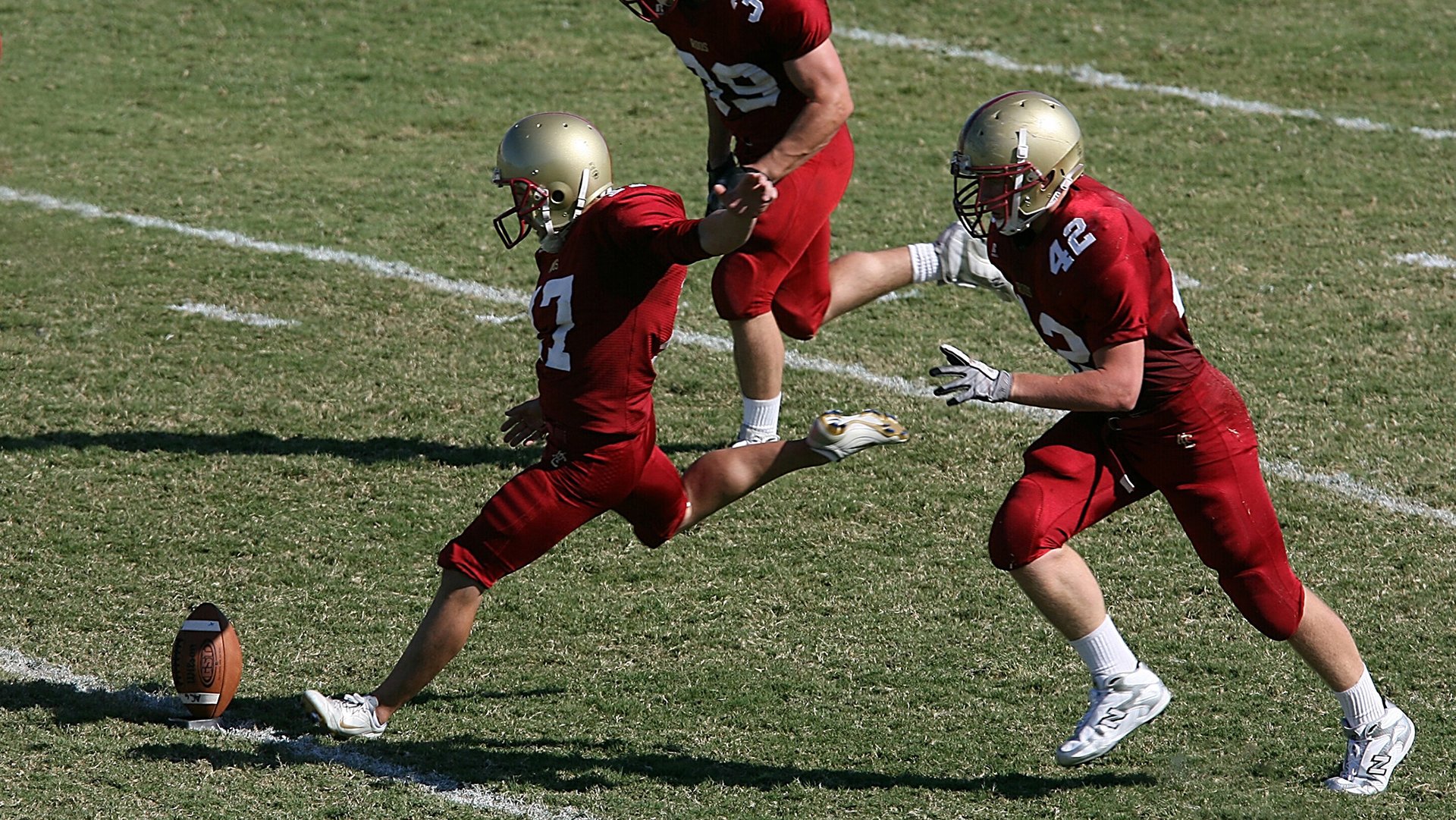 现场气氛炸裂，球迷支持热情高！，形容球迷的狂热的句子
