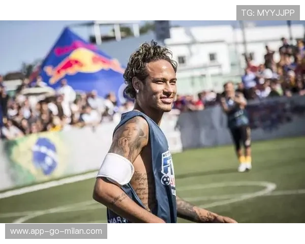 内马尔晒新纹身：还是爱巴西