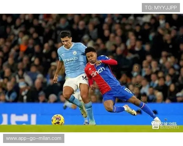 足球天才少年穿奇怪袜子引爆训练场，背后隐藏的秘密让人震惊